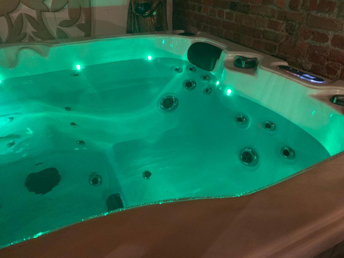 Nice And Cosy Place With Jacuzzi And Sauna To Relax In The Centre Of Antwerpen Kültér fotó